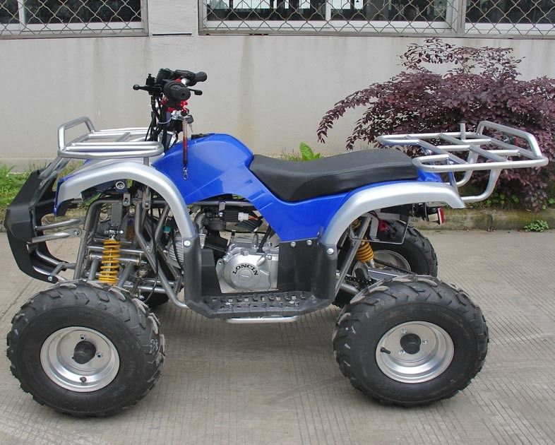 La gioventù automatica della frizione che corre il motociclo 7