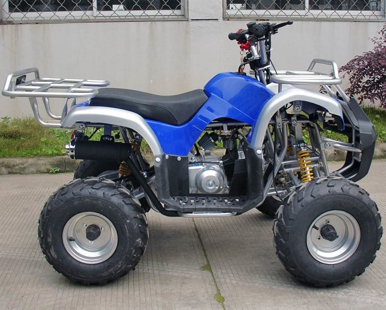 La gioventù automatica della frizione che corre il motociclo 7
