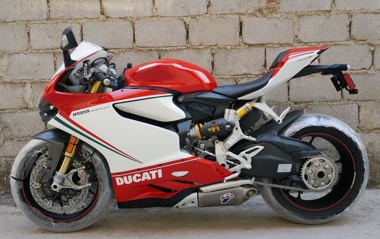 Stile ad alta potenza di Ducati di motocicli a quattro tempi 1199cc con 90° «L» cilindro gemellato