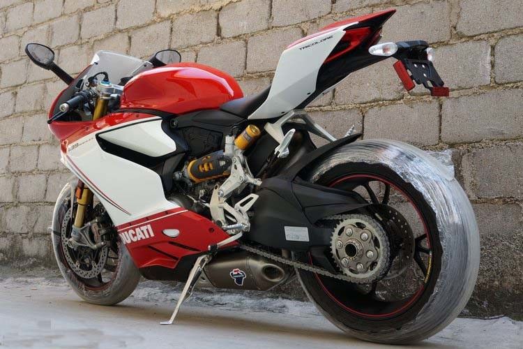 Stile ad alta potenza di Ducati di motocicli a quattro tempi 1199cc con 90° «L» cilindro gemellato