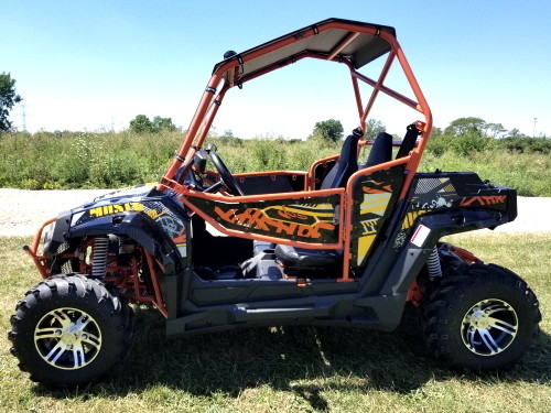 Il carretto di UTV 170 MaX Utility Vehicle Gas Golf con l'abitudine surdimensionata delle gomme del parabrezza borda/sospensione