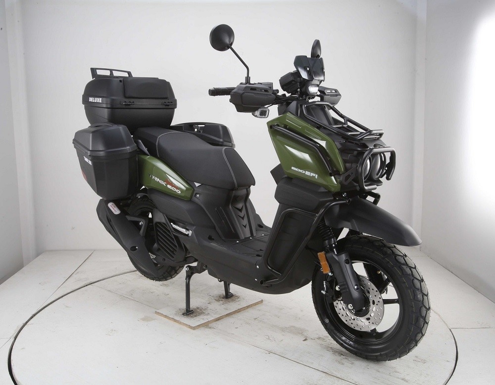 Nuovo scooter di stile militare 200 Tank 200 Efi Deluxe con pneumatici più grandi e portabagagli laterali